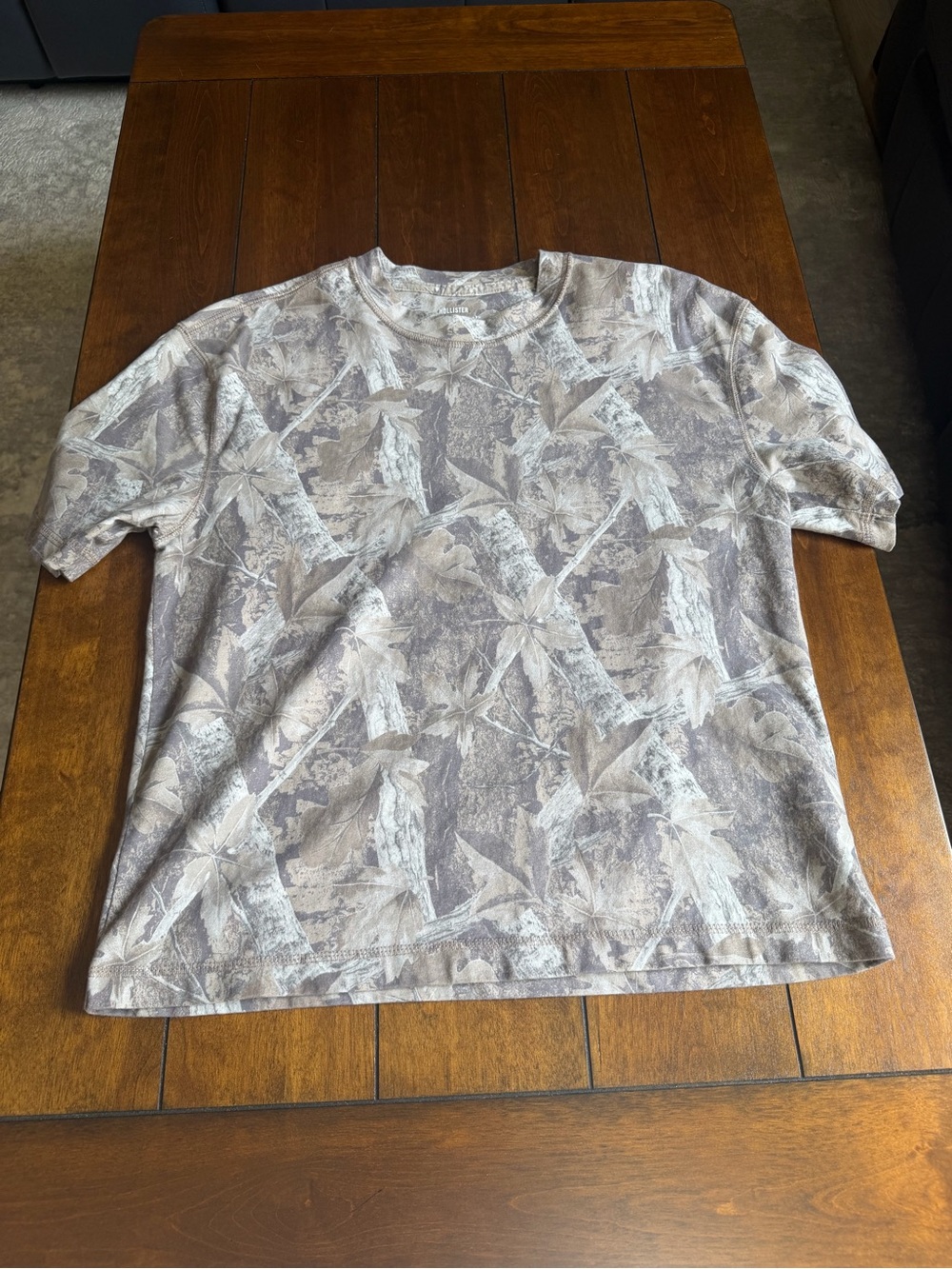 Men's Short Sleeve Crewneck Shirt in Taupe Leaf Print